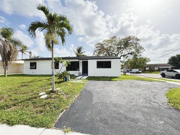 2401 SW 50th Ter , Plantation, FL 33317