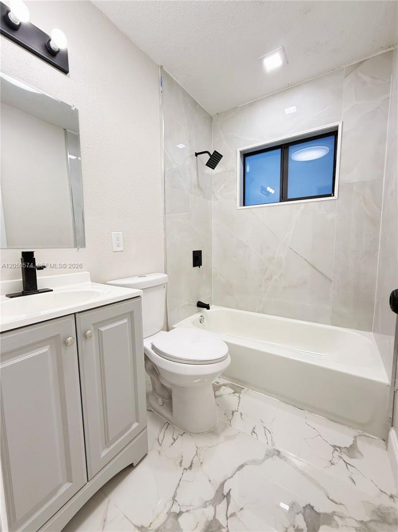 2401 SW 50th Ter , Plantation, FL 33317 Photo