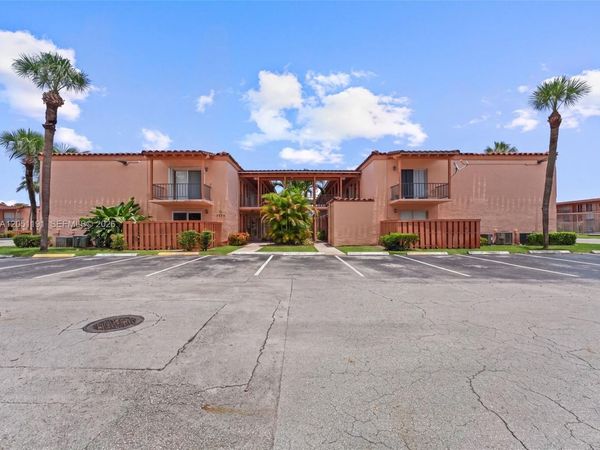 7220 Fairway Dr , Unit G3, Miami Lakes, FL 33014