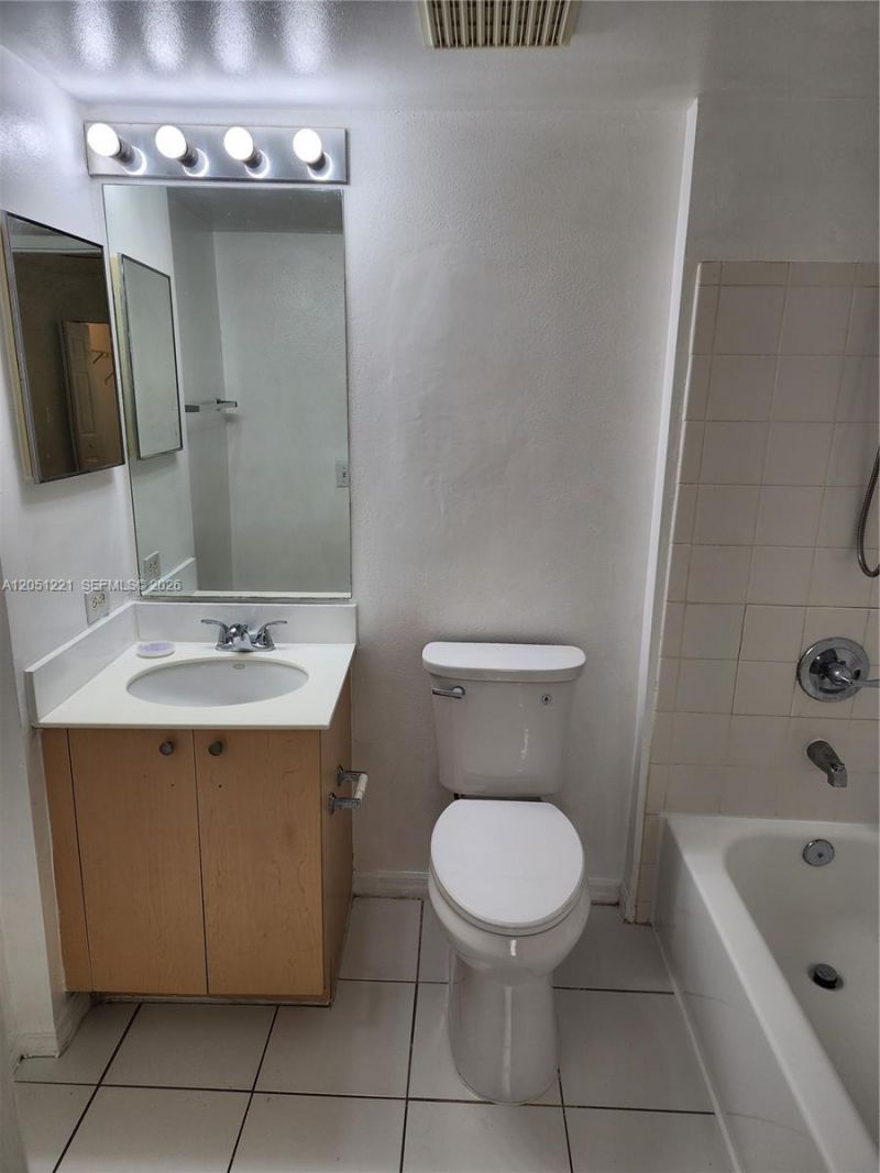 2433 Centergate Dr, Unit 203, Miramar, FL 33025 Photo