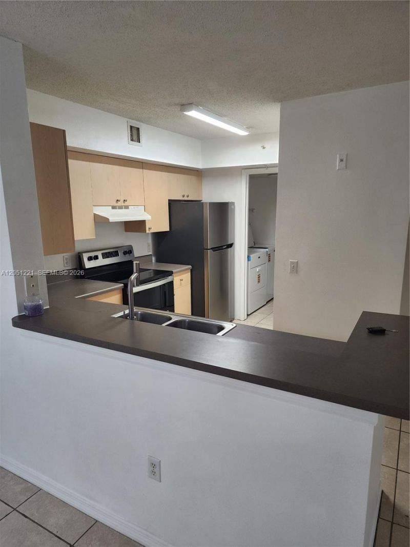 2433 Centergate Dr, Unit 203, Miramar, FL 33025 Photo