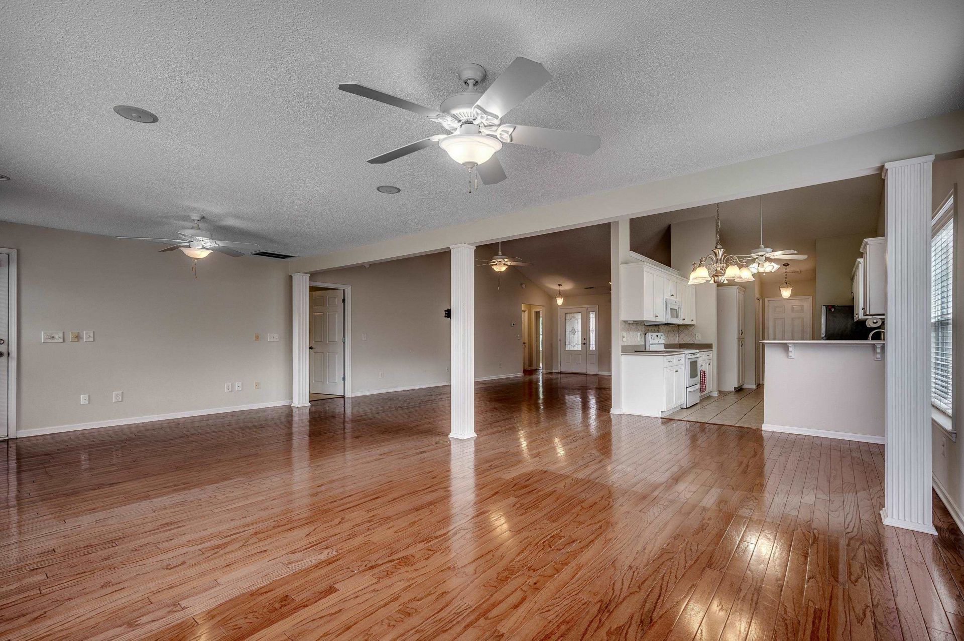 3512 Queens Harbour Blvd.  Photo 10