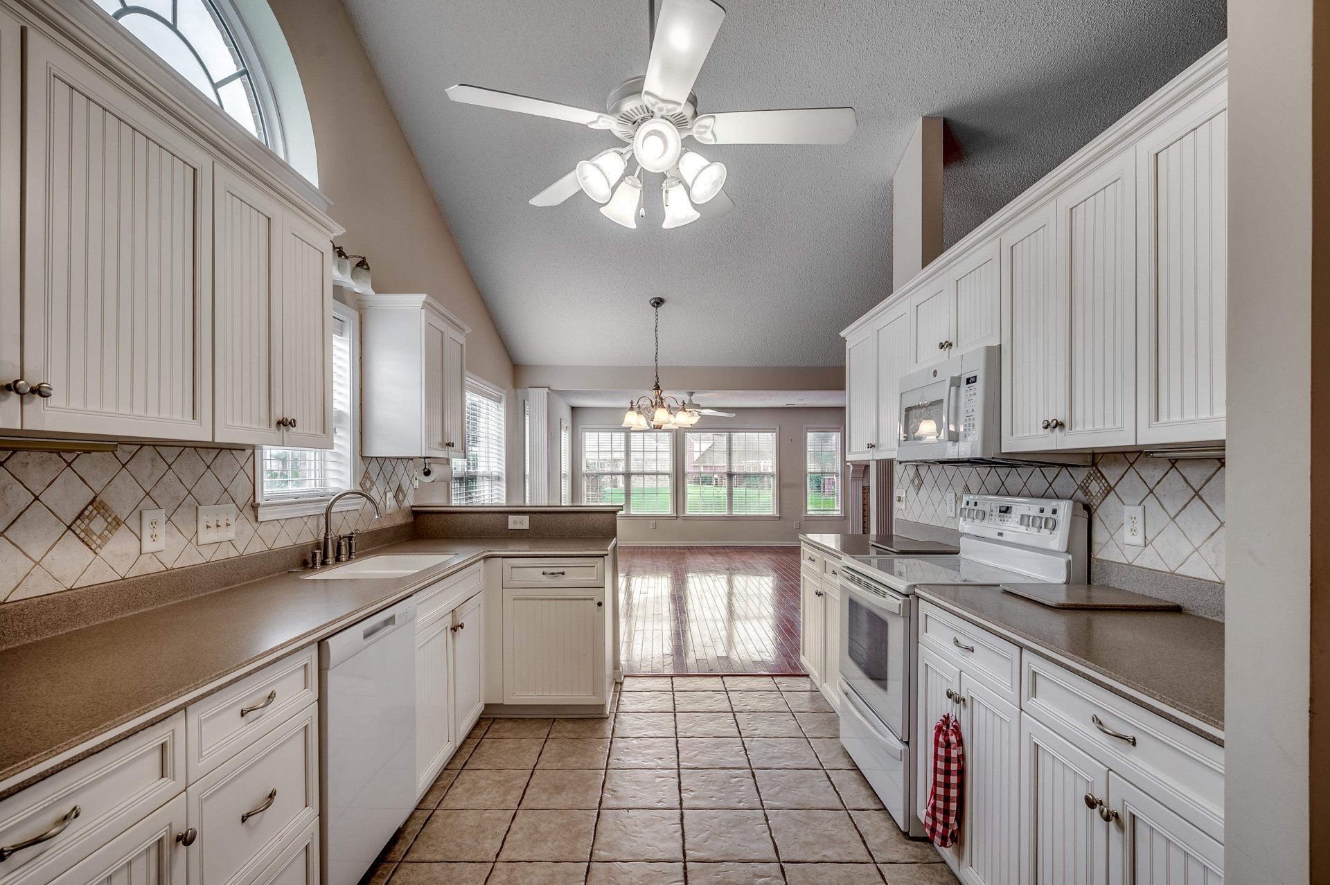 3512 Queens Harbour Blvd.  Photo 15