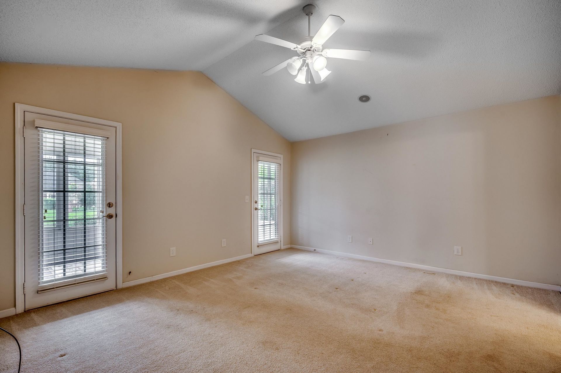 3512 Queens Harbour Blvd.  Photo 16