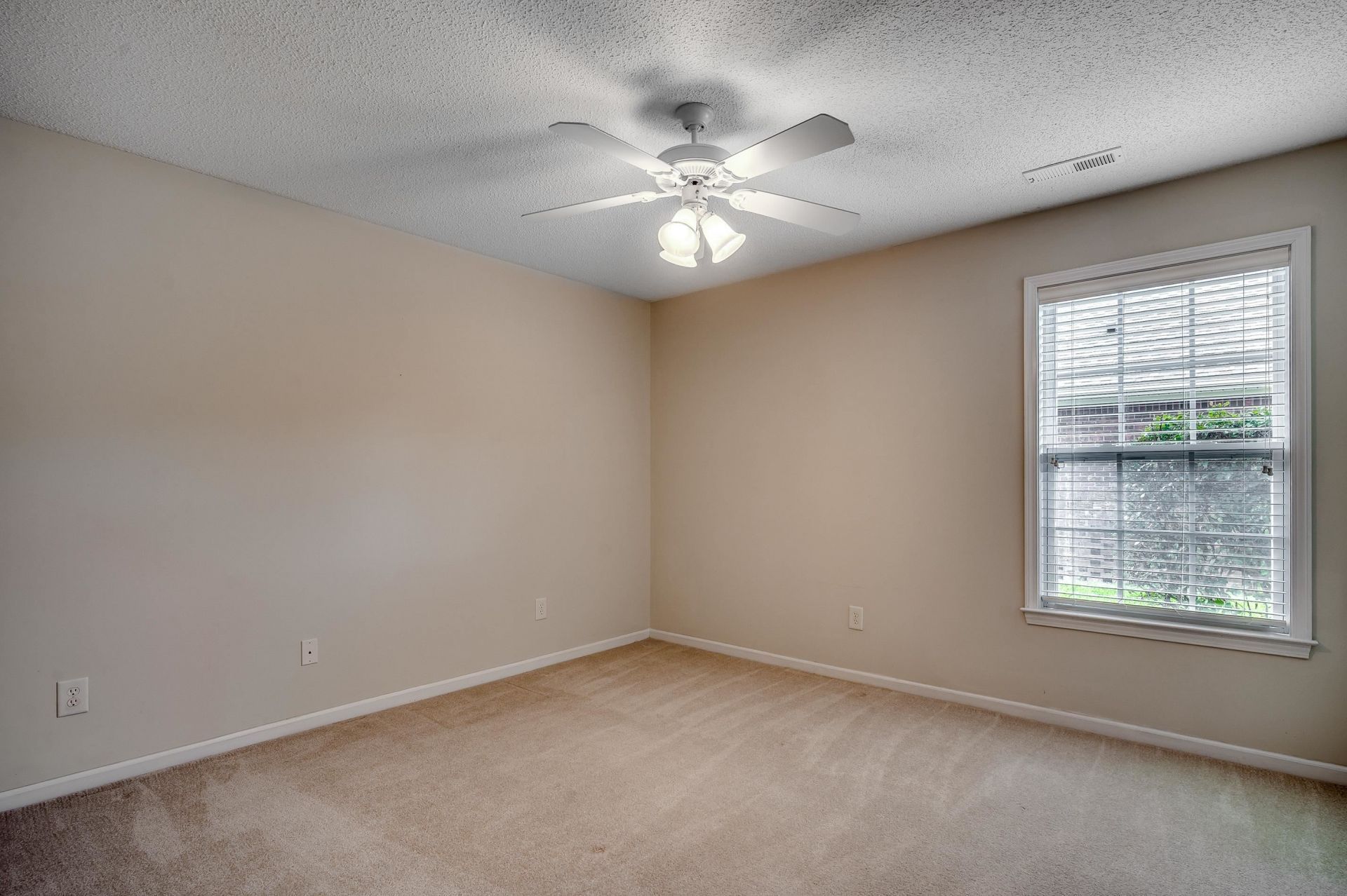 3512 Queens Harbour Blvd.  Photo 20
