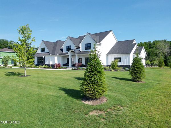 4003 Mccallister Drive , Perrysburg, OH 43551