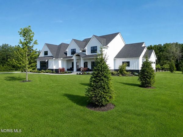 4003 Mccallister Drive , Perrysburg, OH 43551