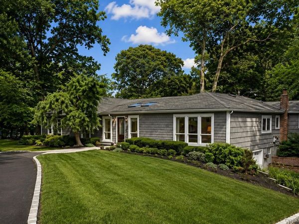 4 Durham Drive , Dix Hills, NY 11746