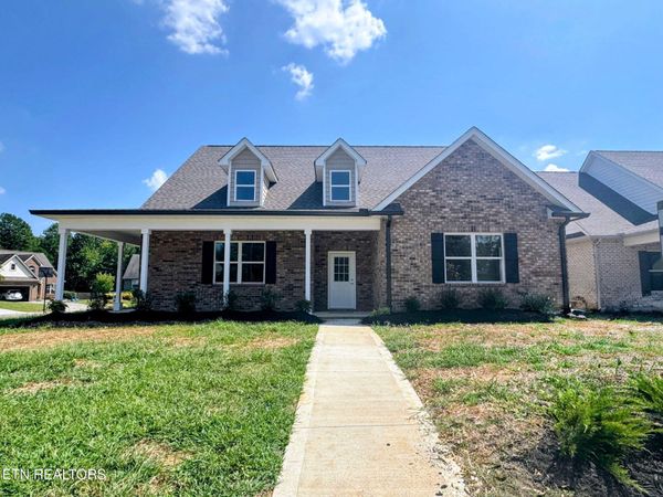 162 Crossroads Blvd, Oak Ridge, TN 37830