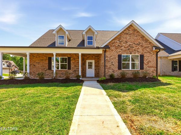 162 Crossroads Blvd, Oak Ridge, TN 37830