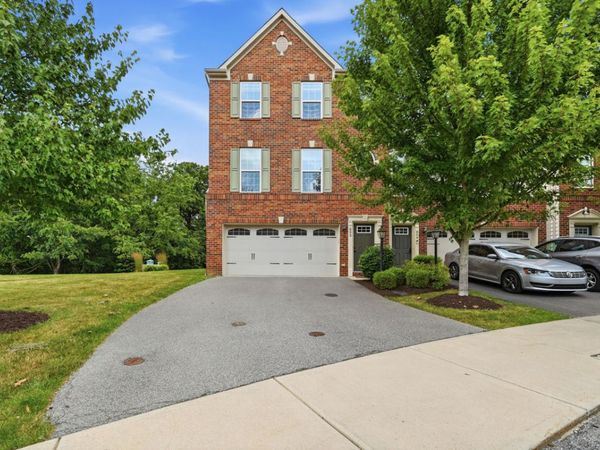 805 Pointe View Drive, Mars, PA 16046