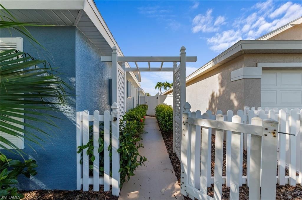 14932 Sterling Oaks Dr, Naples, FL 34110 Photo