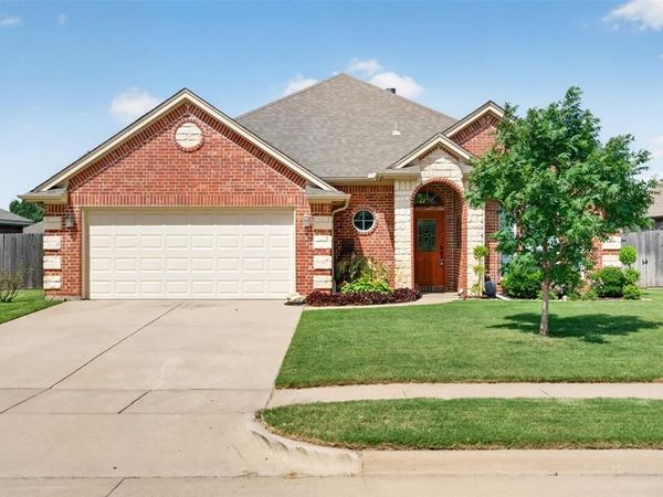 641 Carriage Lane, Saginaw, TX 76179