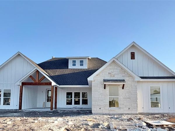2021 Collin Street, Weatherford, TX 76085