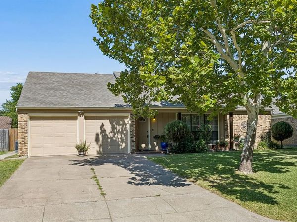 4114 Emerson Drive, Grand Prairie, TX 75052