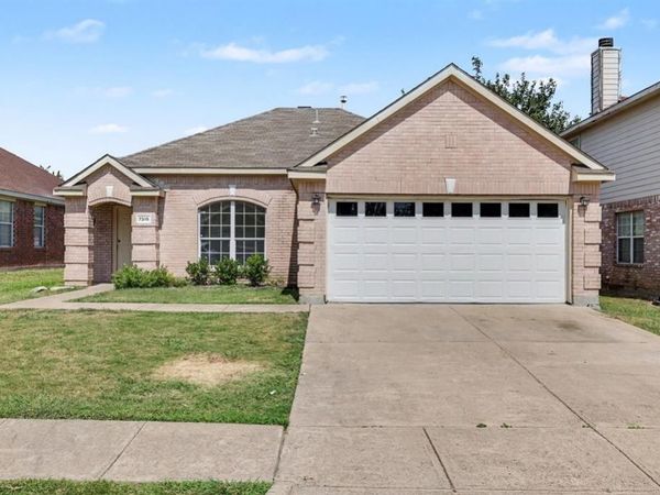 7315 Marsland Lane, Arlington, TX 76001
