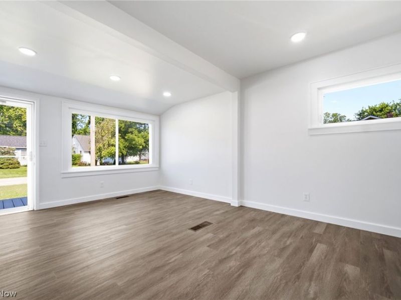 5635 Park Street, Mentor on the Lake, OH 44060 Photo 4