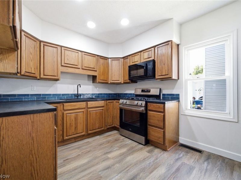 5635 Park Street, Mentor on the Lake, OH 44060 Photo 7