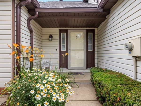 875 Hampton Circle, Unit 3, Aurora, OH 44202