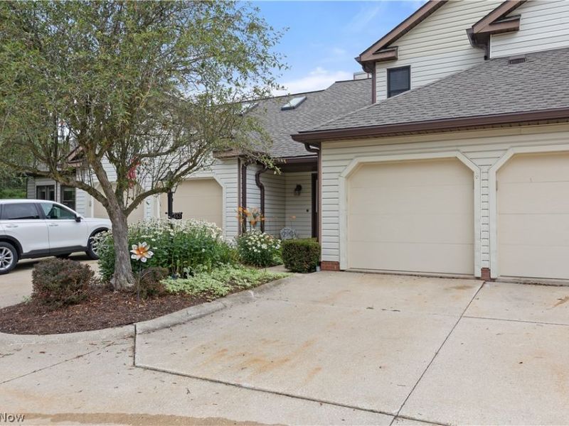 875 Hampton Circle, Unit 3, Aurora, OH 44202 Photo 2