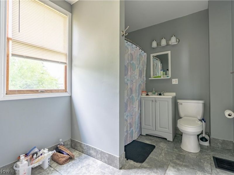 64 Diamond Avenue, Barberton, OH 44203 Photo 14