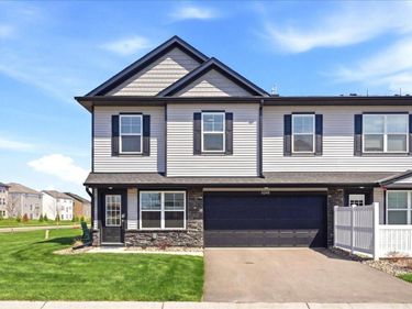 5245 Long Pointe Pass, Woodbury, MN 55129