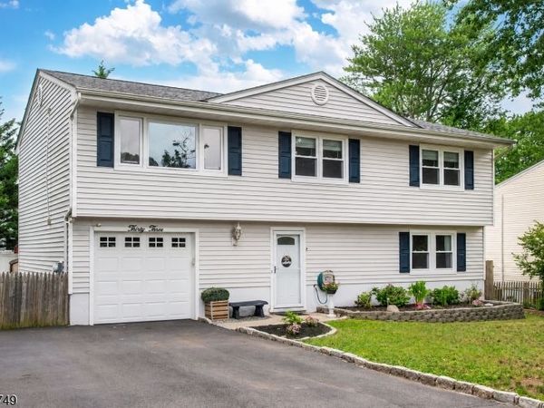 33 Van Buren Ave, Westwood, NJ 07675