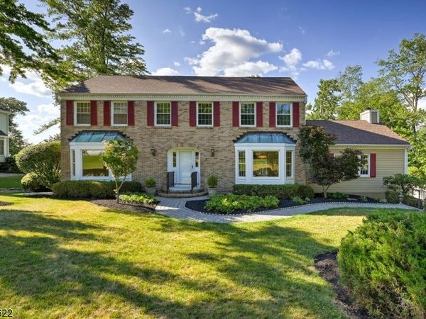 3 Dogwood Dr, Hillsborough, NJ 08844