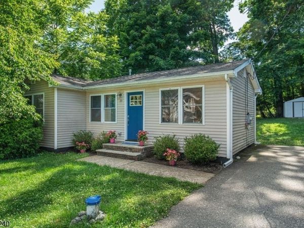 30 Tobyhanna Trl, Hopatcong, NJ 07843
