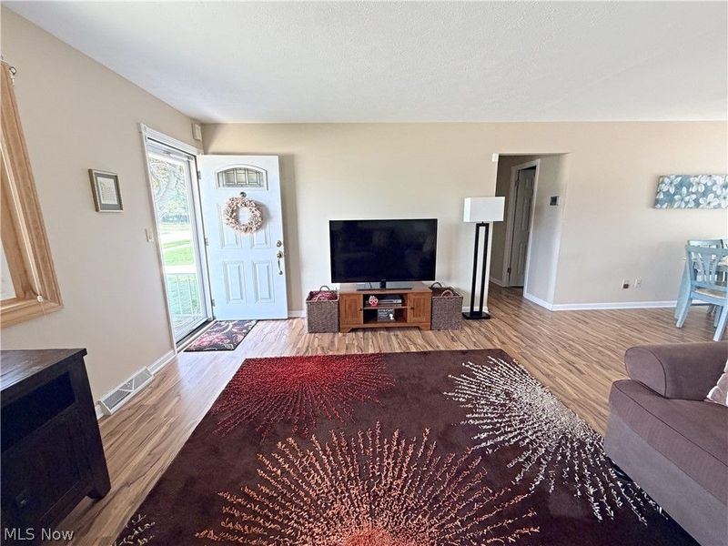 9001 Harrow Drive, Parma, OH 44129 Photo 4