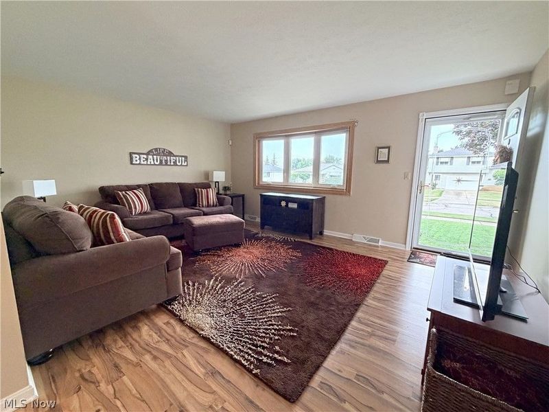 9001 Harrow Drive, Parma, OH 44129 Photo 5