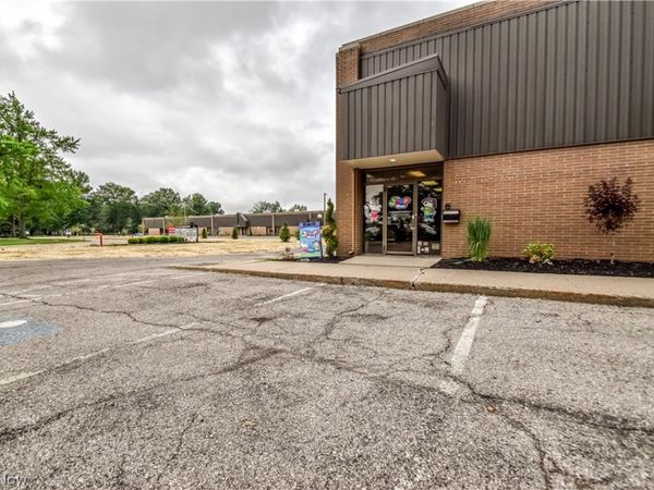 35325 Melinz Parkway , Eastlake, OH 44095
