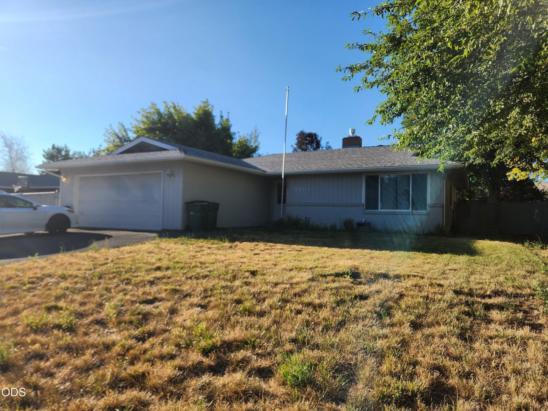 5201 Laurelwood Drive, Klamath Falls, OR 97603 Main Photo