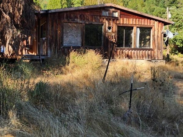 85 Speaker Road, Wolf Creek, OR 97497