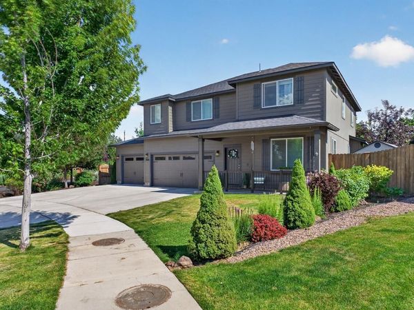 3520 SW Pumice Stone Avenue, Redmond, OR 97756