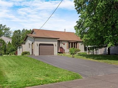 112 Stillwell Terrace, East Syracuse, NY 13057
