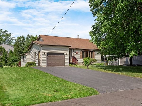 112 Stillwell Terrace, East Syracuse, NY 13057