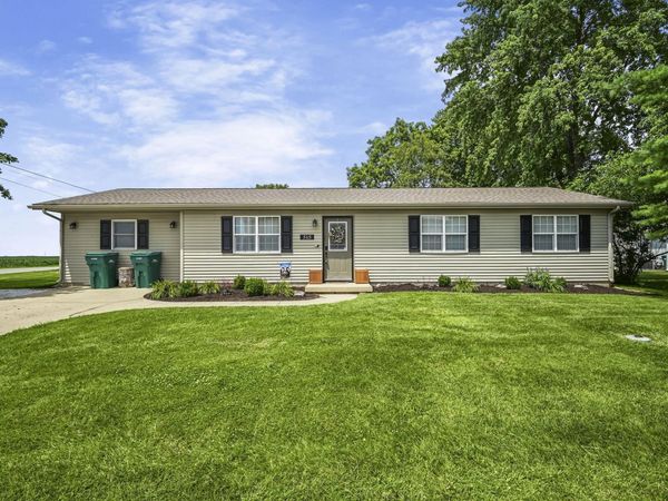 515 W Oxford Street, Otterbein, IN 47970