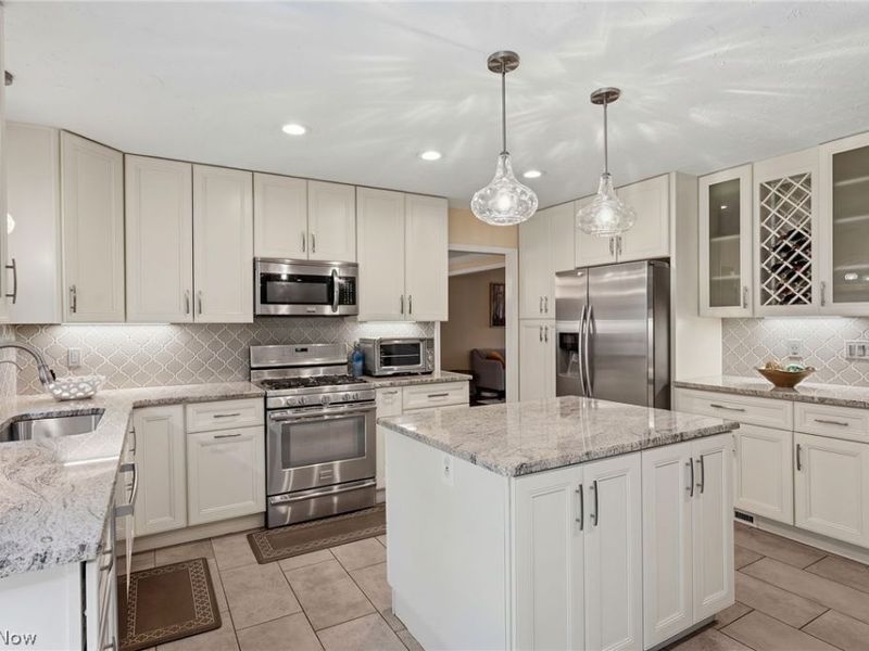 4270 N Hilltop Road, Orange, OH 44022 Photo 9