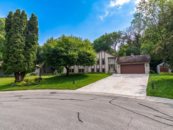 19135 Maple Leaf Drive , Eden Prairie, MN 55346