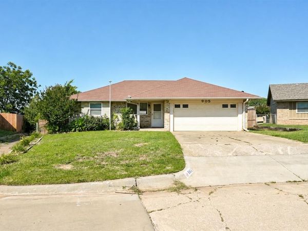 905 Highlander Drive, Moore, OK 73160