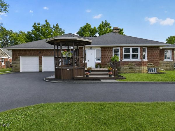 2826 Olde Curtice Road , Northwood, OH 43619