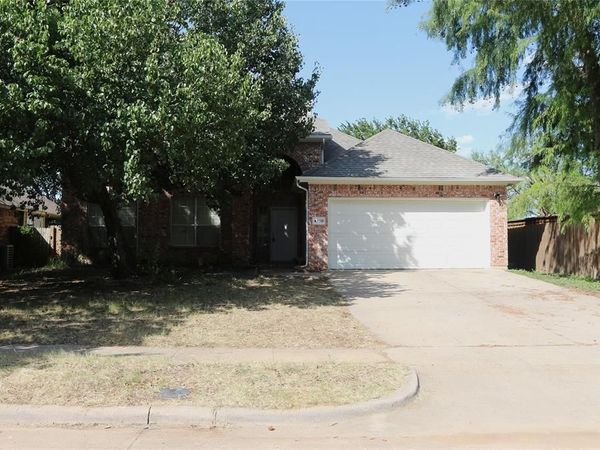 4710 Lincolnshire Drive, Grand Prairie, TX 75052