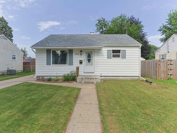 1421 Illinois Street, South Bend, IN 46628