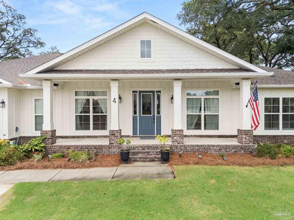 4 Gilmore Dr, Gulf Breeze, FL 32561