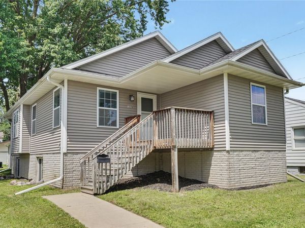 1228 9th St NW , Cedar Rapids, IA 52405
