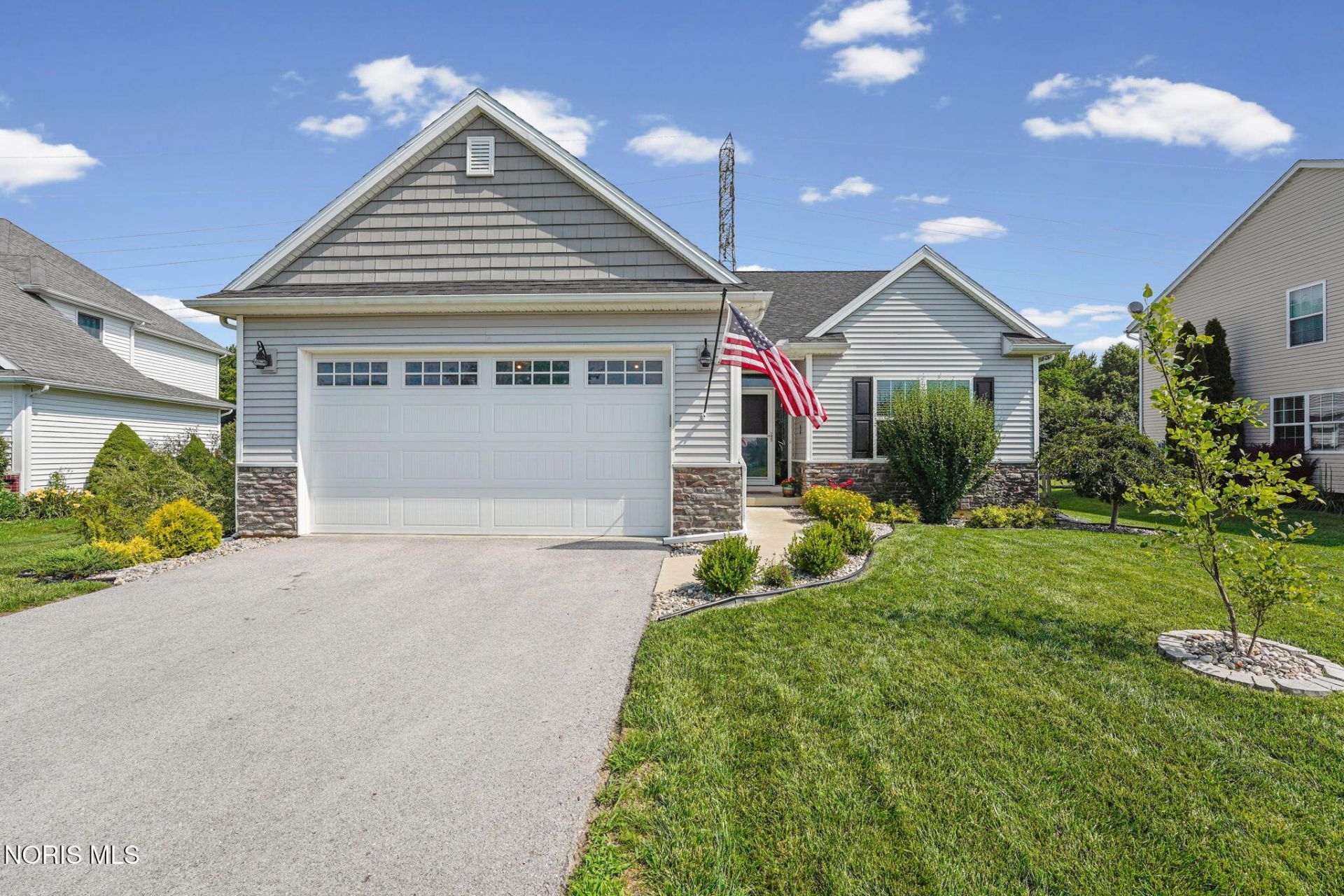 1050 N Ironwood Drive, Rossford, OH 43460 Main Photo