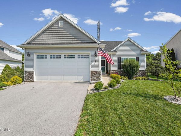 1050 N Ironwood Drive , Rossford, OH 43460