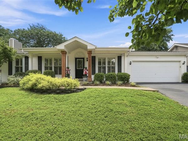 16227 Castlerea Boulevard, Ellisville, MO 63021