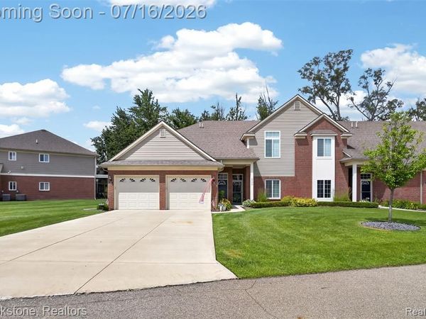 3773 Eagle Creek Drive, Shelby Twp, MI 48317
